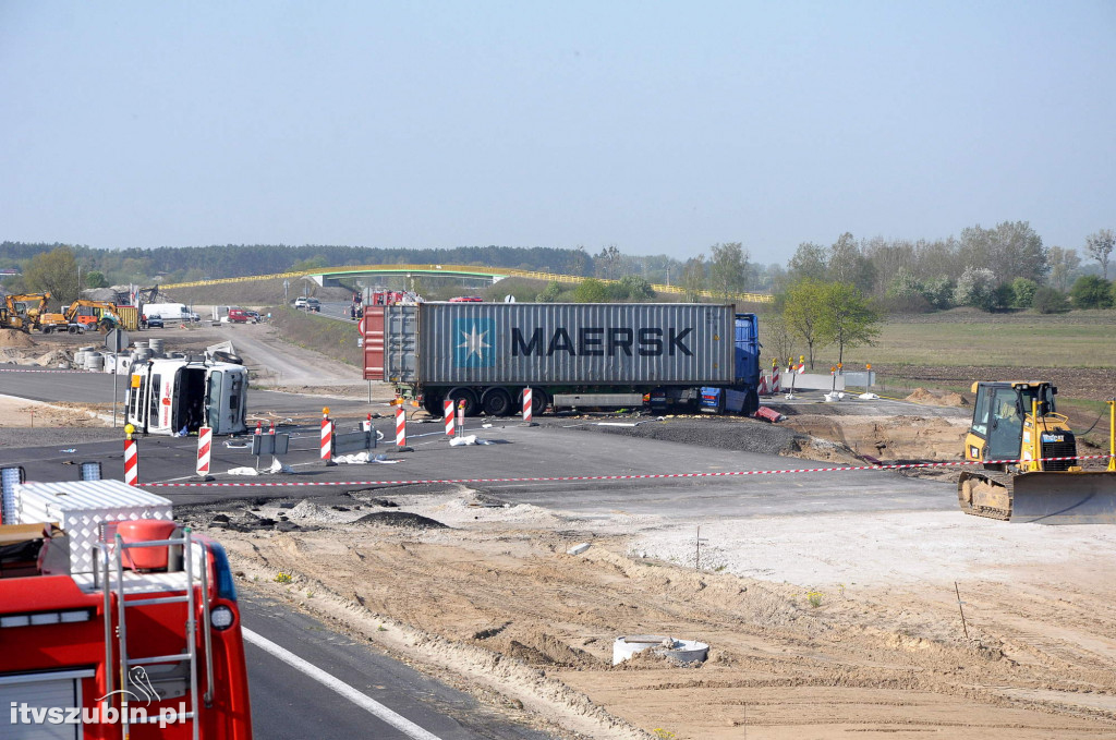 Zderzenie dwóch samochodów ciężarowych na obwodnicy Szubina