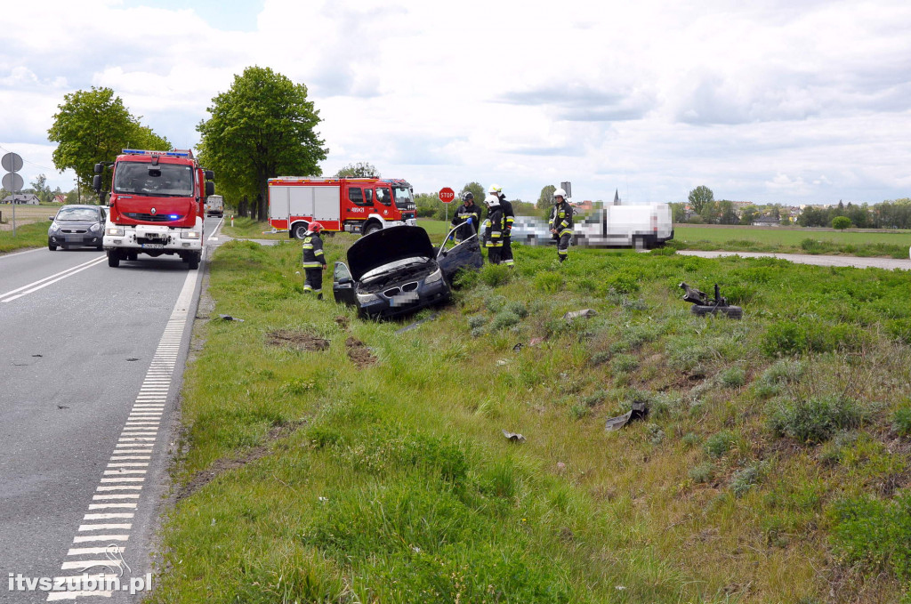 Zderzenie osobówki z cysterną w Smolnikach i pożar w Podlaski