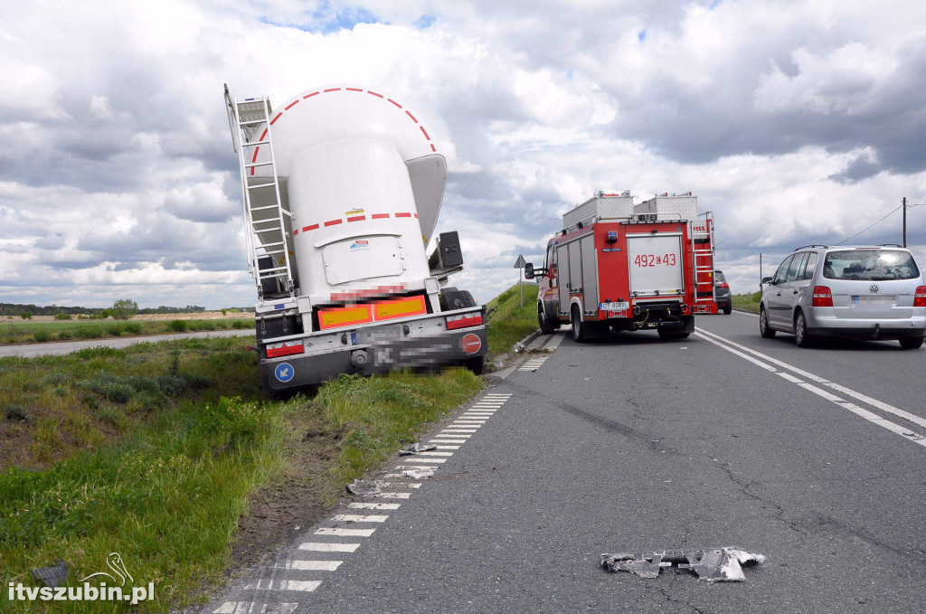 Zderzenie osobówki z cysterną w Smolnikach i pożar w Podlaski