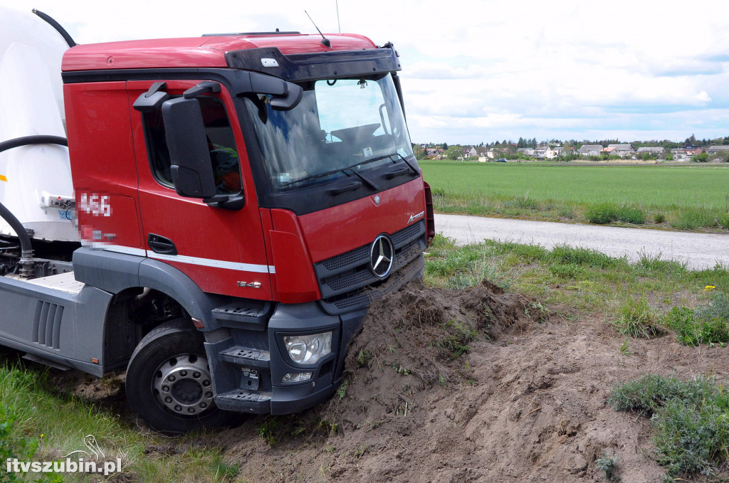 Zderzenie osobówki z cysterną w Smolnikach i pożar w Podlaski