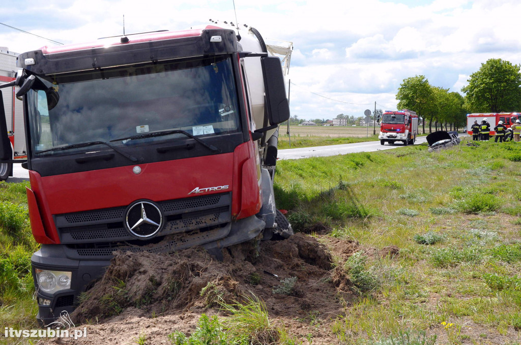 Zderzenie osobówki z cysterną w Smolnikach i pożar w Podlaski