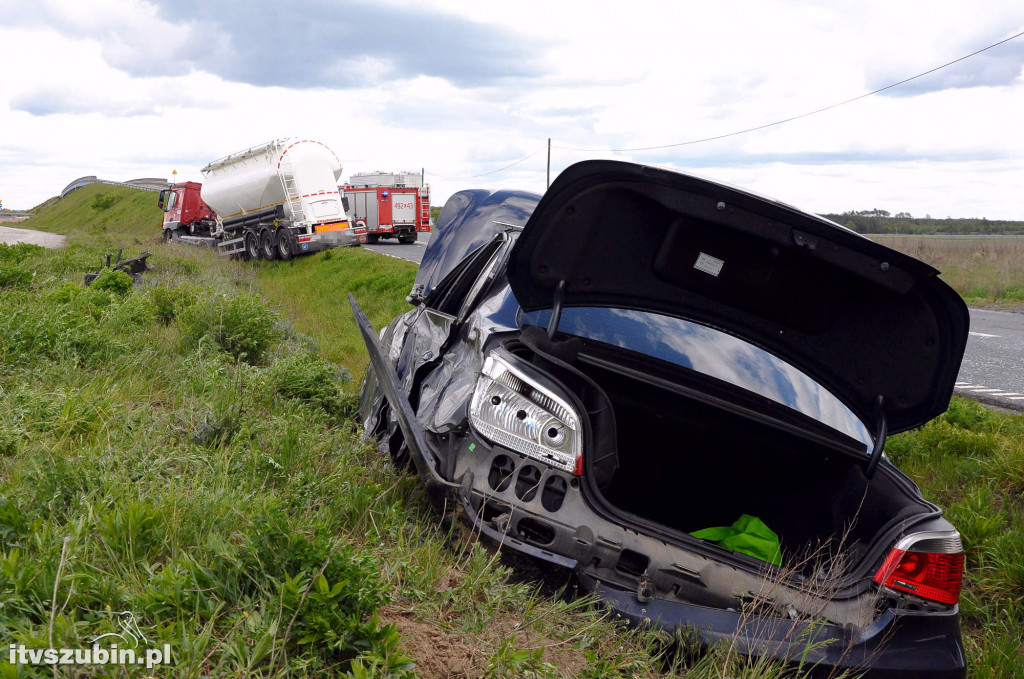 Zderzenie osobówki z cysterną w Smolnikach i pożar w Podlaski
