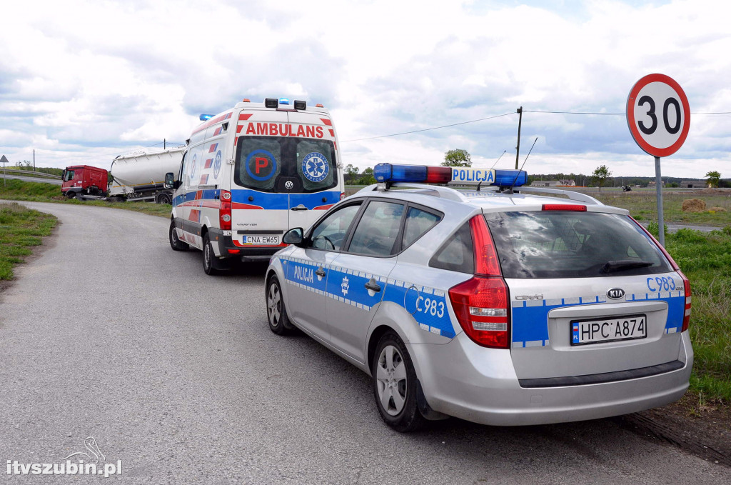 Zderzenie osobówki z cysterną w Smolnikach i pożar w Podlaski