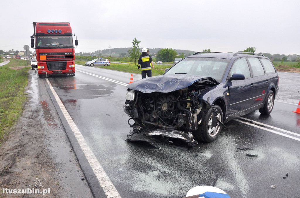 Zderzenie osobówki z MAM-em przewożącym piwa
