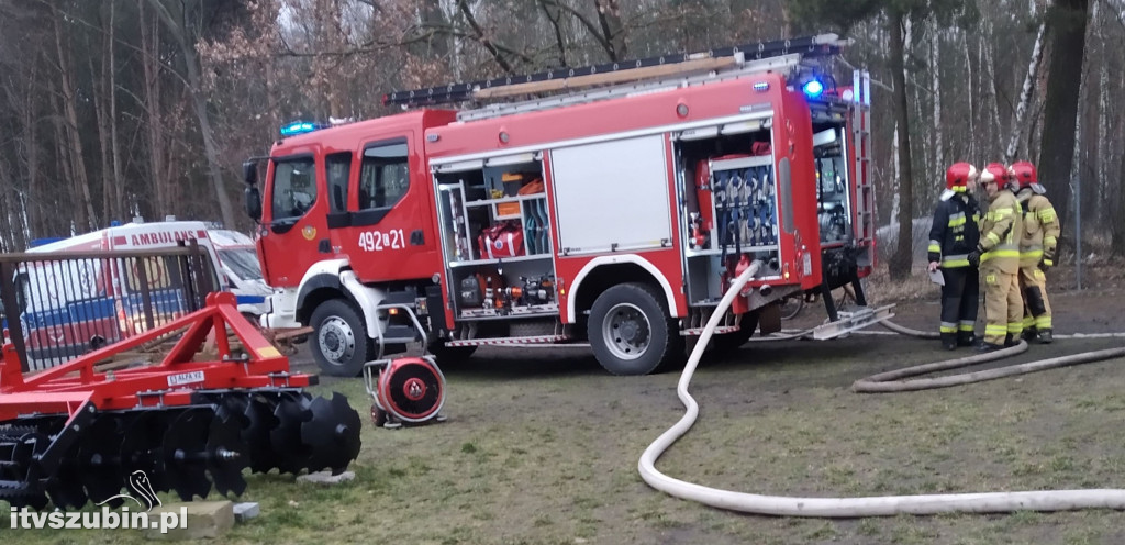 Groźny pożar domu jednorodzinnego pod Szubinem