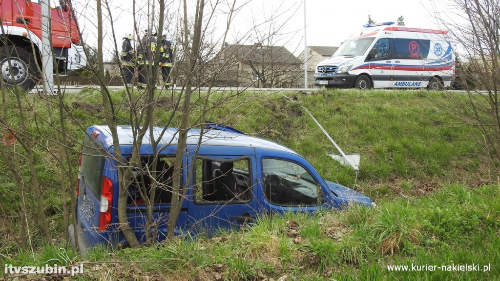 W fiata , który dachował wcześniej uderzył samochód vw