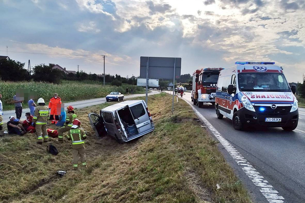 Zderzenie busa z samochodem osobowym