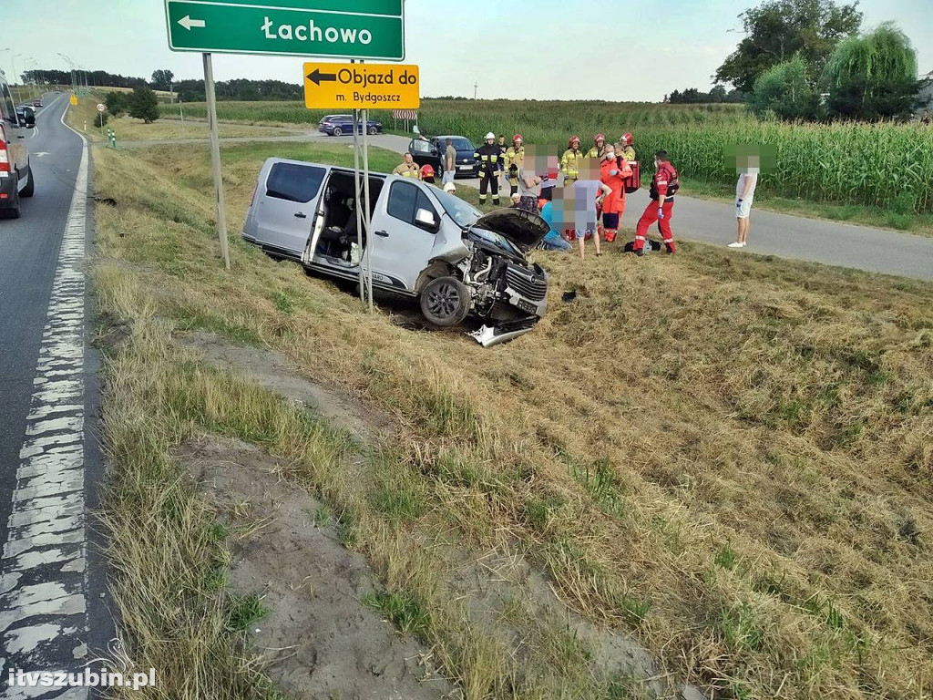Zderzenie busa z samochodem osobowym