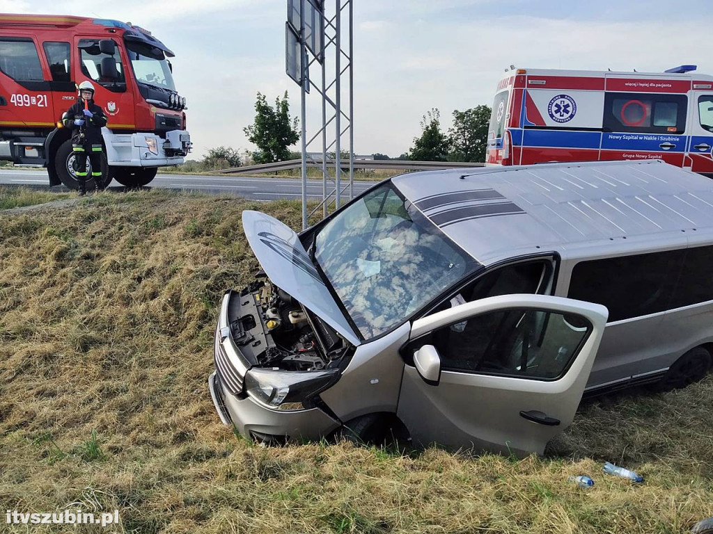Zderzenie busa z samochodem osobowym