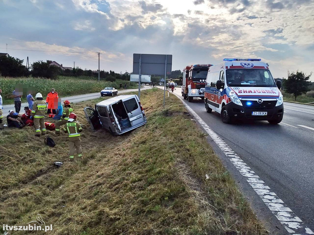 Zderzenie busa z samochodem osobowym