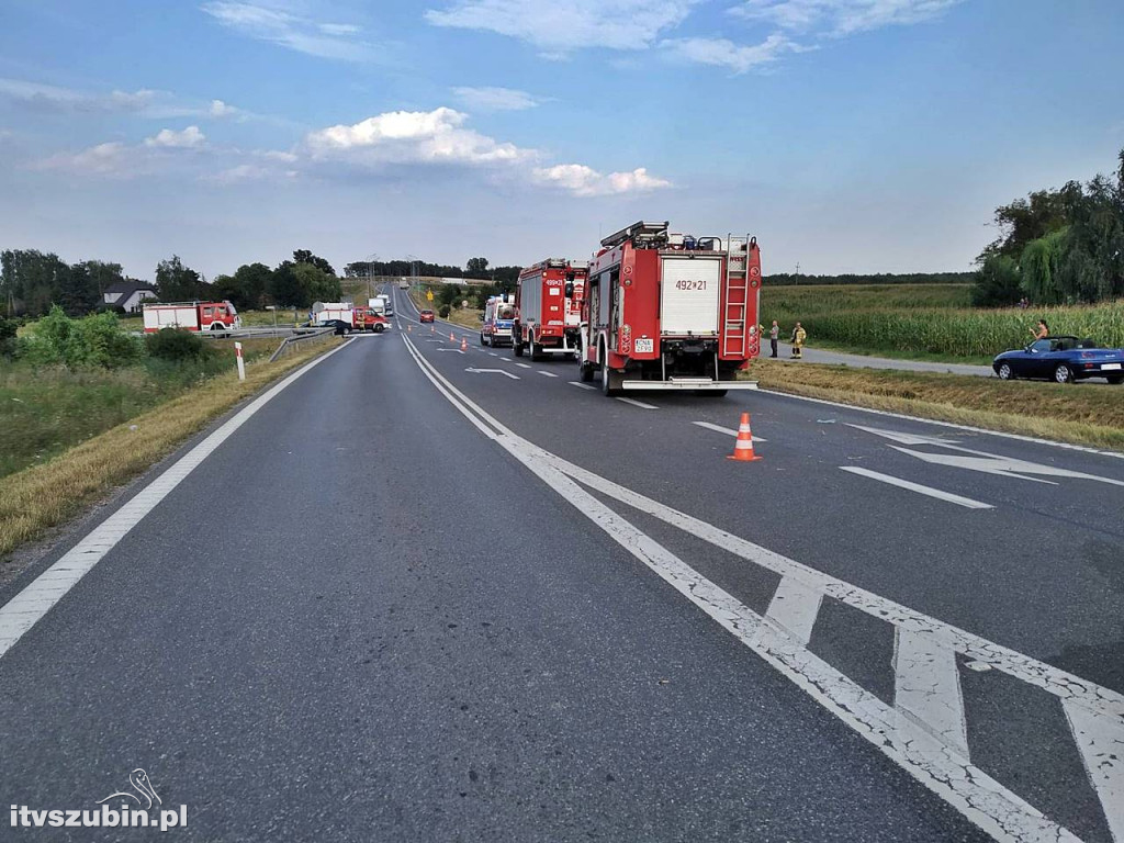 Zderzenie busa z samochodem osobowym