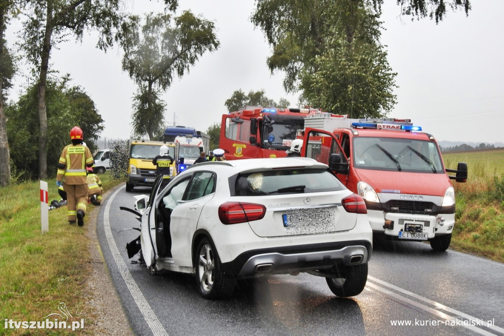 Groźny wypadek dwóch osobówek pod Wieszkami.