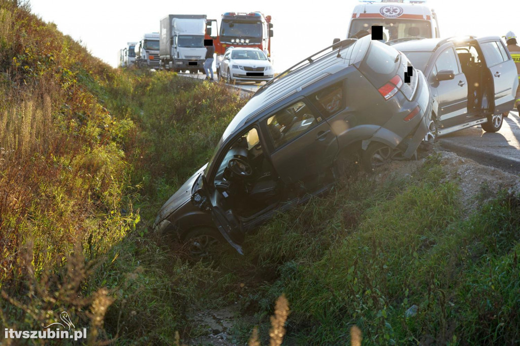 Wypadek drogowy z udziałem 4. osobówek