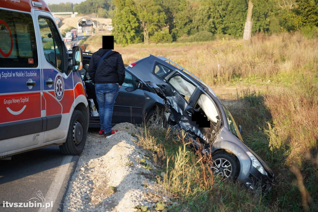 Wypadek drogowy z udziałem 4. osobówek