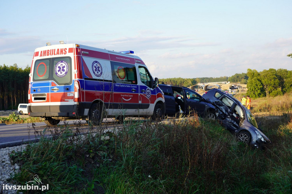 Wypadek drogowy z udziałem 4. osobówek