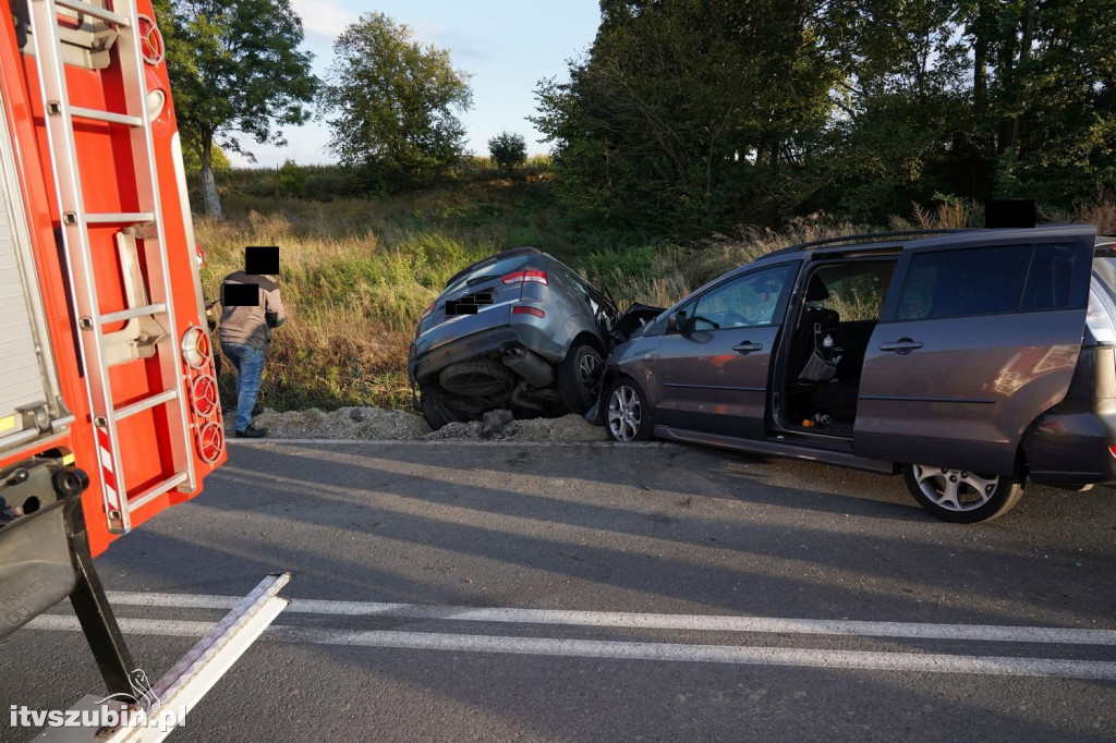Wypadek drogowy z udziałem 4. osobówek