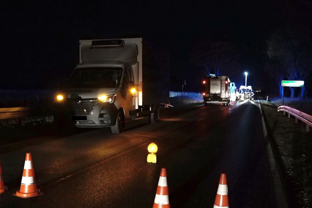 Dostawczy bus potrącił rowerzystę