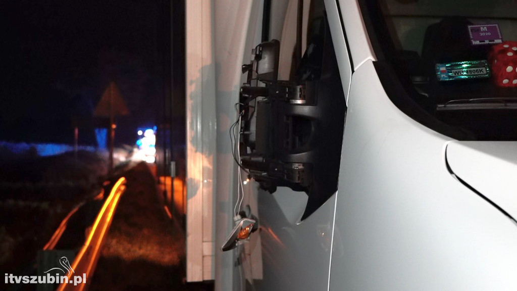 Dostawczy bus potrącił rowerzystę