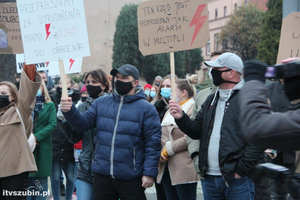 Szubińska manifestacja i przemarsz ulicami miasta