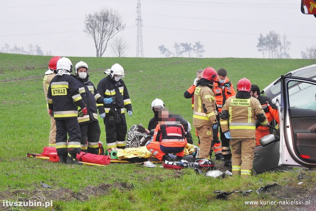 Groźny wypadek pod Wieszkami. Cztery osoby w szpitalu