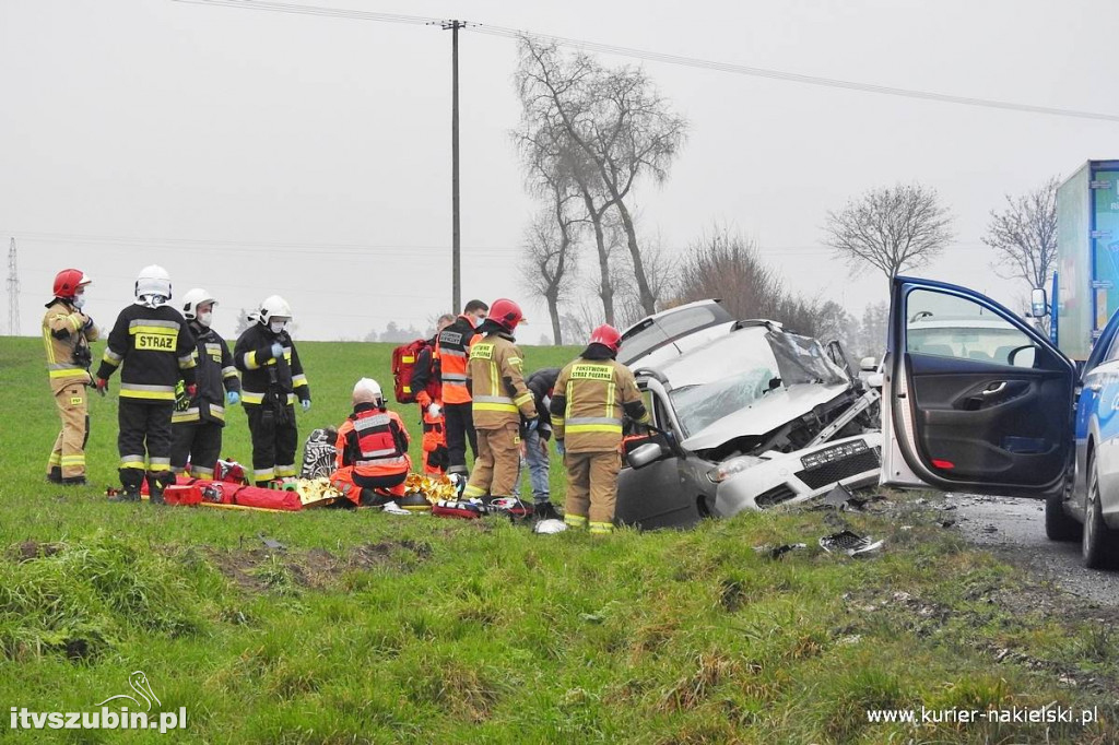 Groźny wypadek pod Wieszkami. Cztery osoby w szpitalu