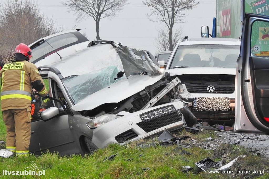 Groźny wypadek pod Wieszkami. Cztery osoby w szpitalu