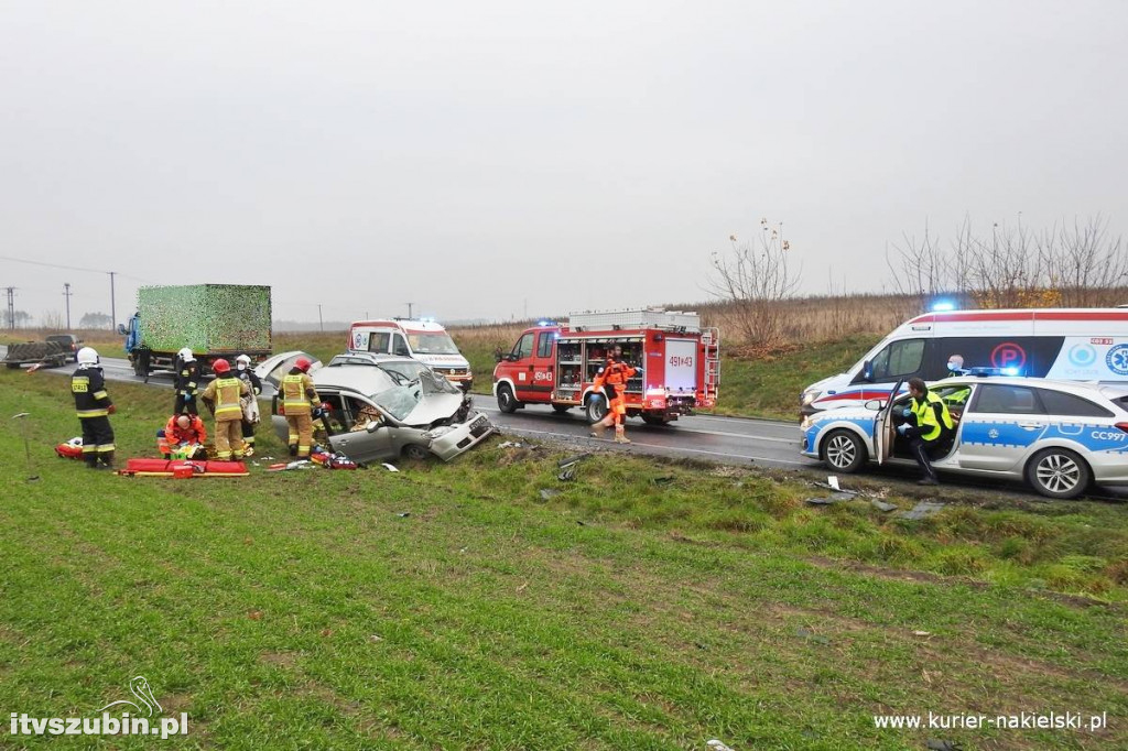 Groźny wypadek pod Wieszkami. Cztery osoby w szpitalu