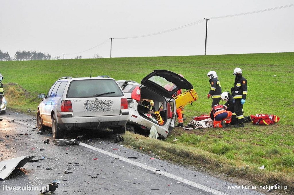 Groźny wypadek pod Wieszkami. Cztery osoby w szpitalu