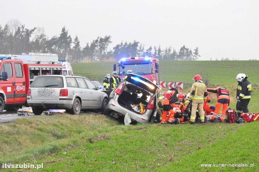 Groźny wypadek pod Wieszkami. Cztery osoby w szpitalu