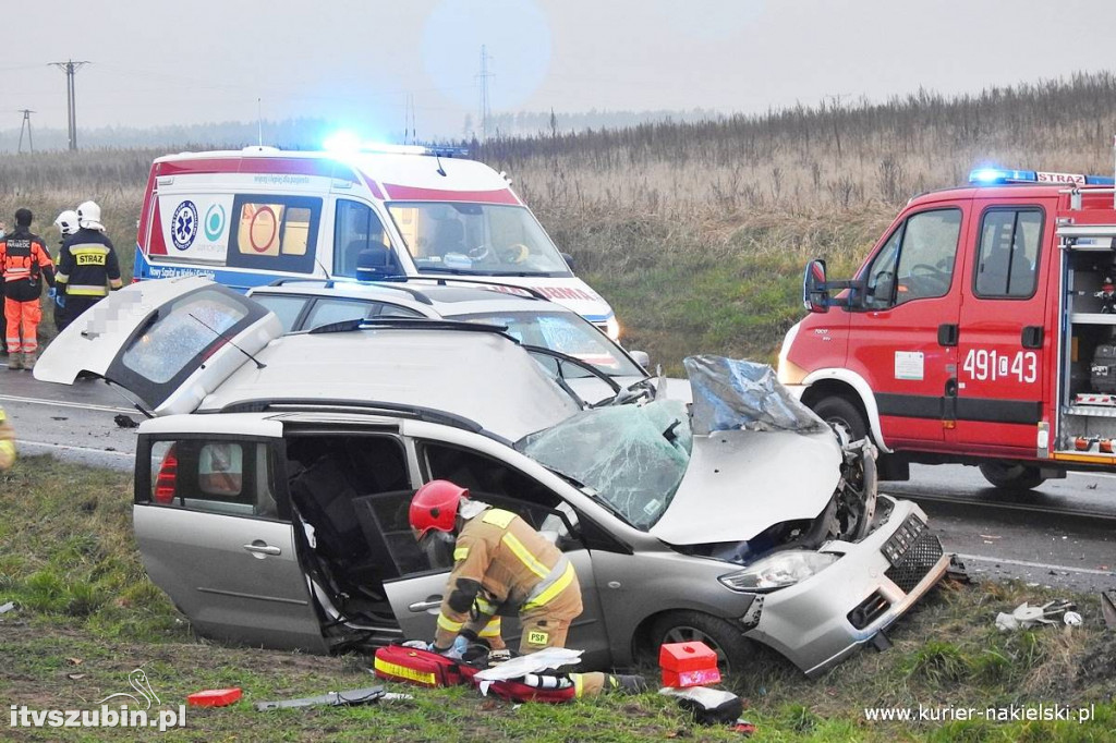 Groźny wypadek pod Wieszkami. Cztery osoby w szpitalu