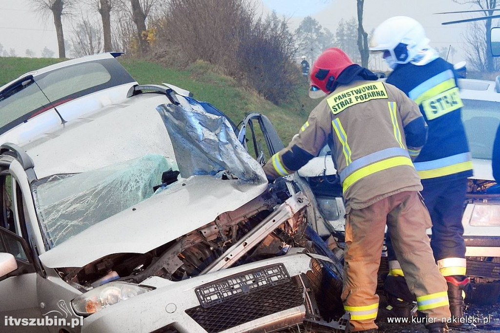 Groźny wypadek pod Wieszkami. Cztery osoby w szpitalu