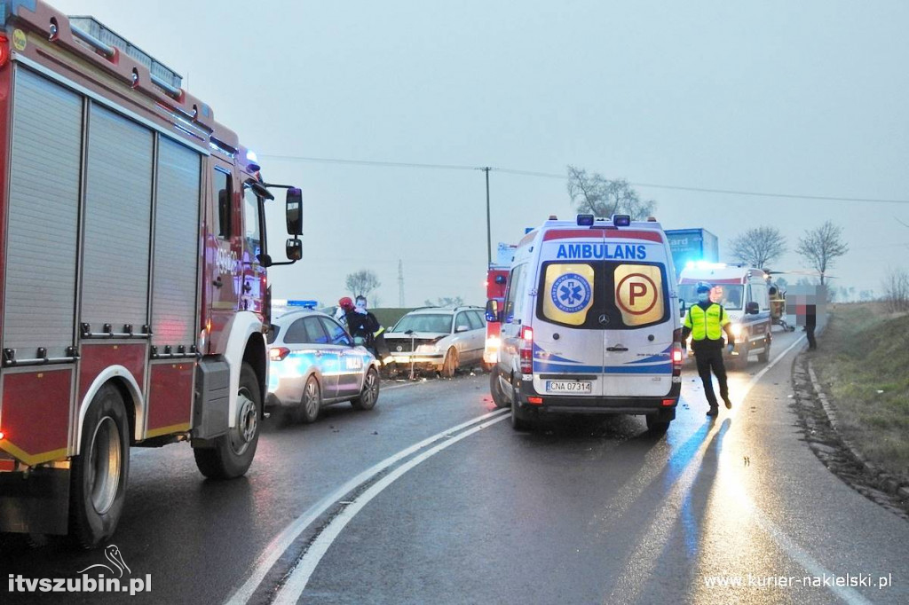 Groźny wypadek pod Wieszkami. Cztery osoby w szpitalu