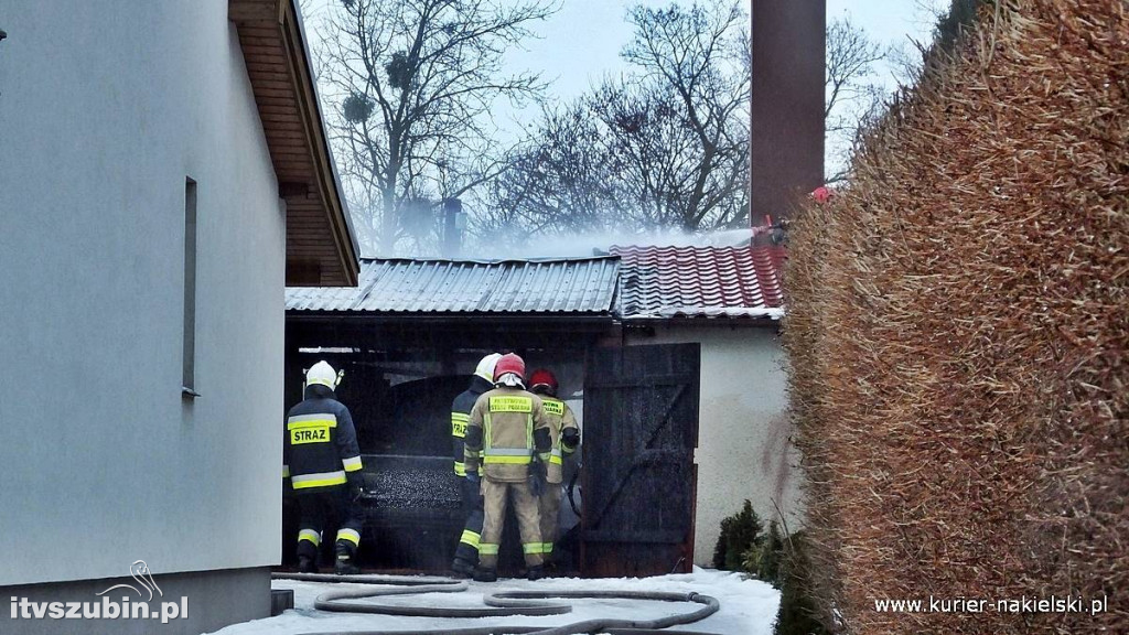 Pożar garażu w Sadkach i mieszkania w Nakle