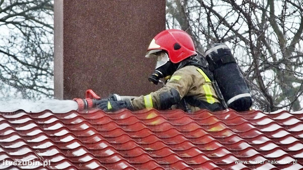 Pożar garażu w Sadkach i mieszkania w Nakle