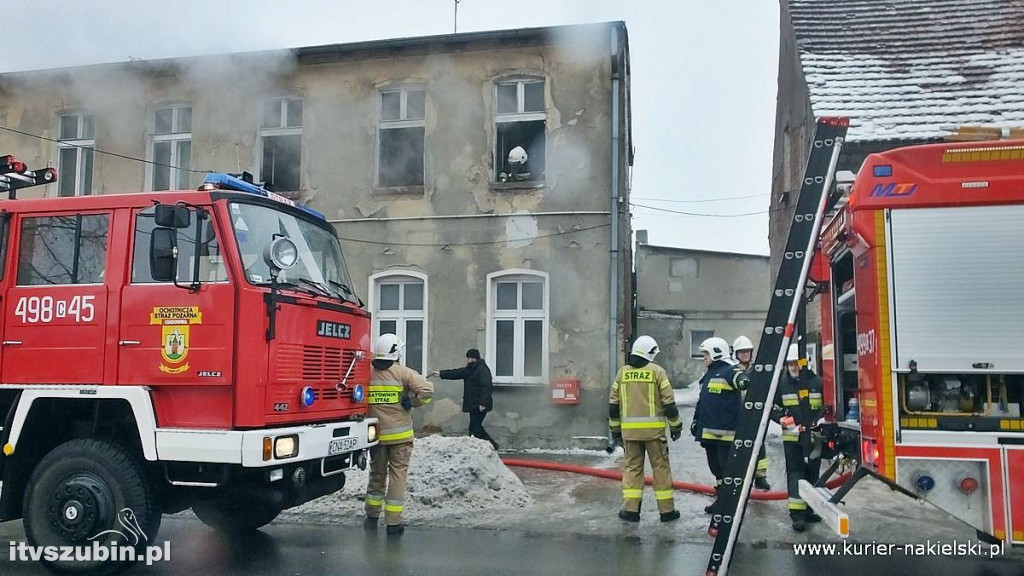 Pożar garażu w Sadkach i mieszkania w Nakle