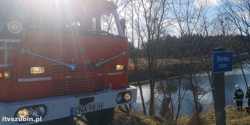  Samochodem osobowym wjechał do Noteci w Ludwikowie
