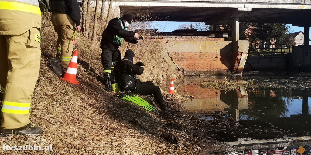  Samochodem osobowym wjechał do Noteci w Ludwikowie