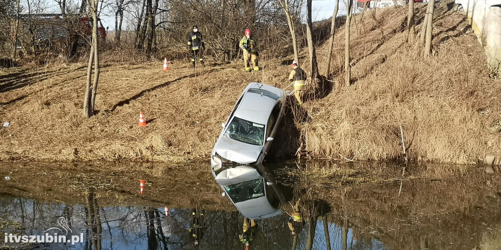  Samochodem osobowym wjechał do Noteci w Ludwikowie