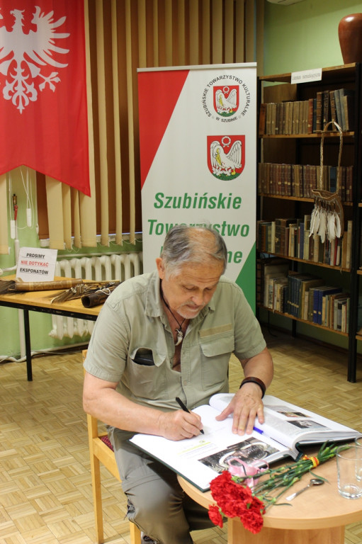 W krainie ludożerców. Spotkanie w szubińskiej bibliotece