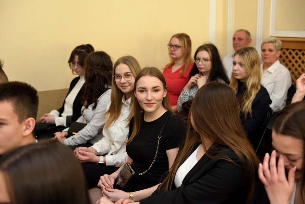 Pożegnanie absolwentów w szubińskim ogólniaku