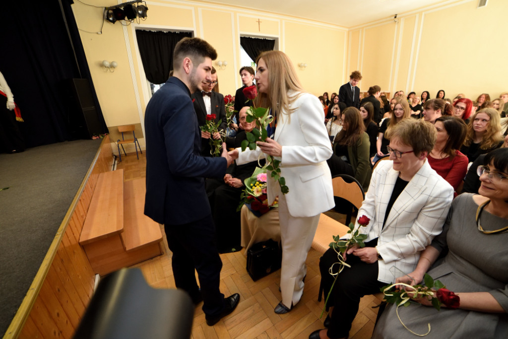 Pożegnanie absolwentów w szubińskim ogólniaku