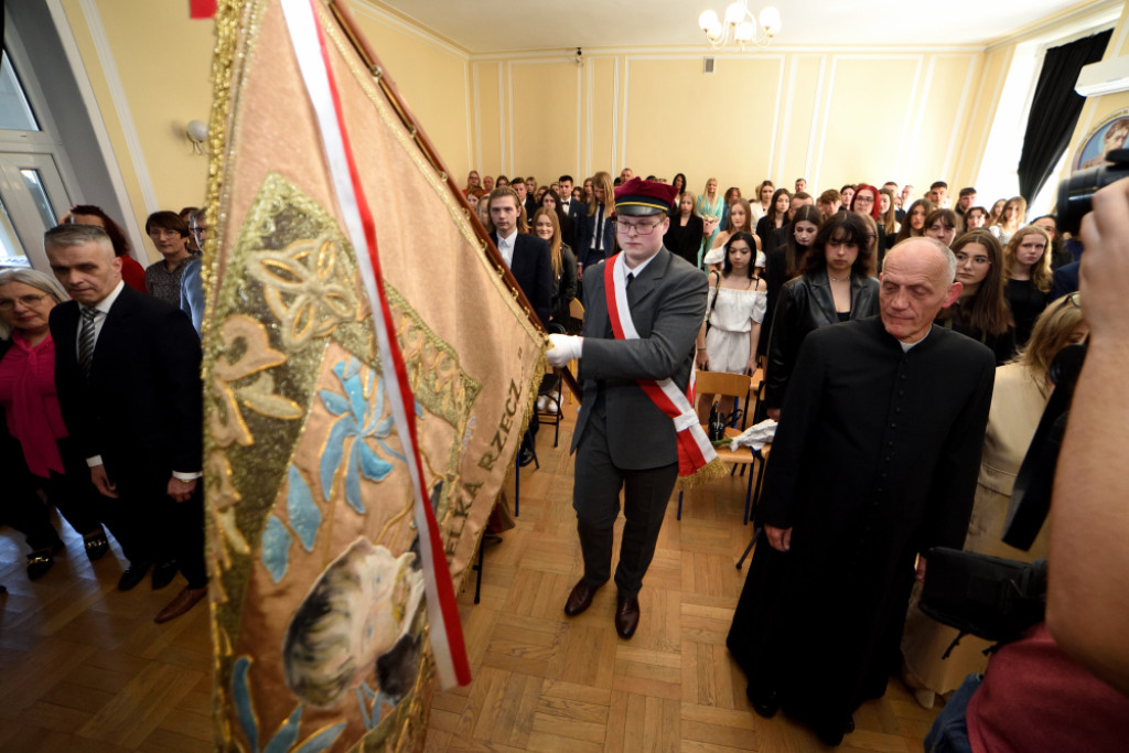 Pożegnanie absolwentów w szubińskim ogólniaku