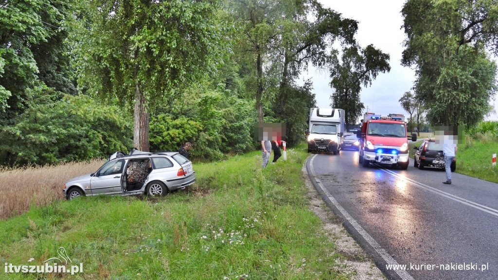 BMW uderzyło w drzewo na DW 246