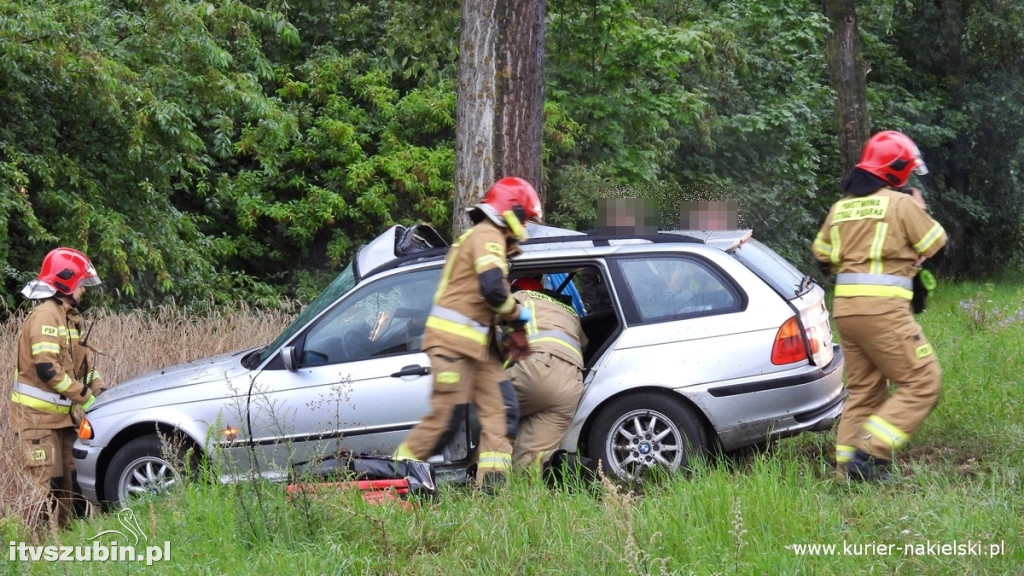 BMW uderzyło w drzewo na DW 246