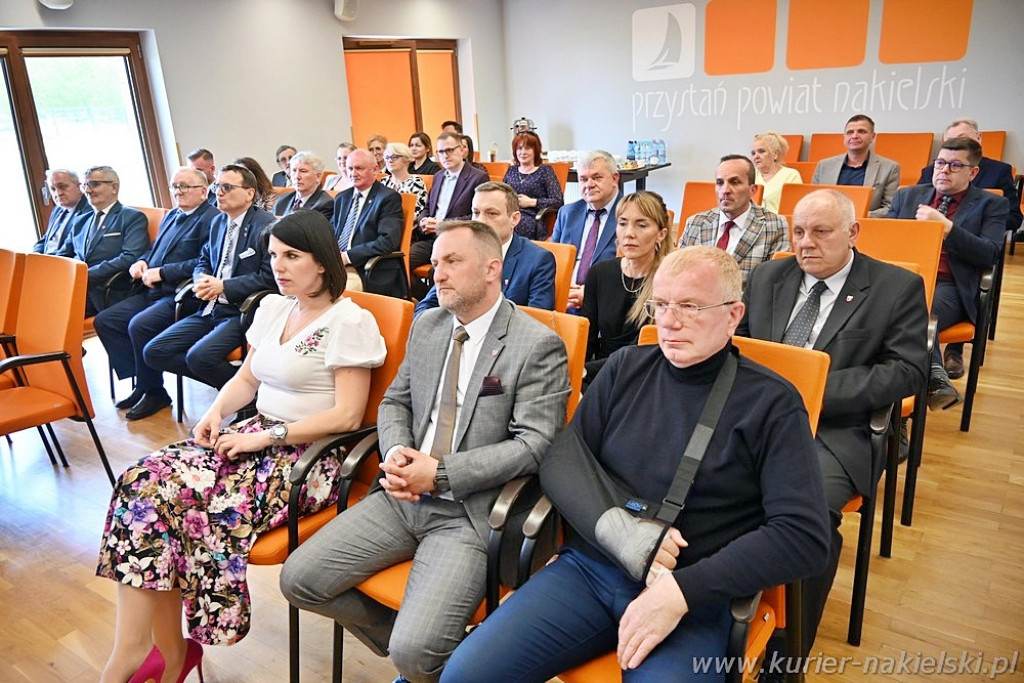 Radni Rady Powiatu Nakielskiego odebrali zaświadczenie o wyborze