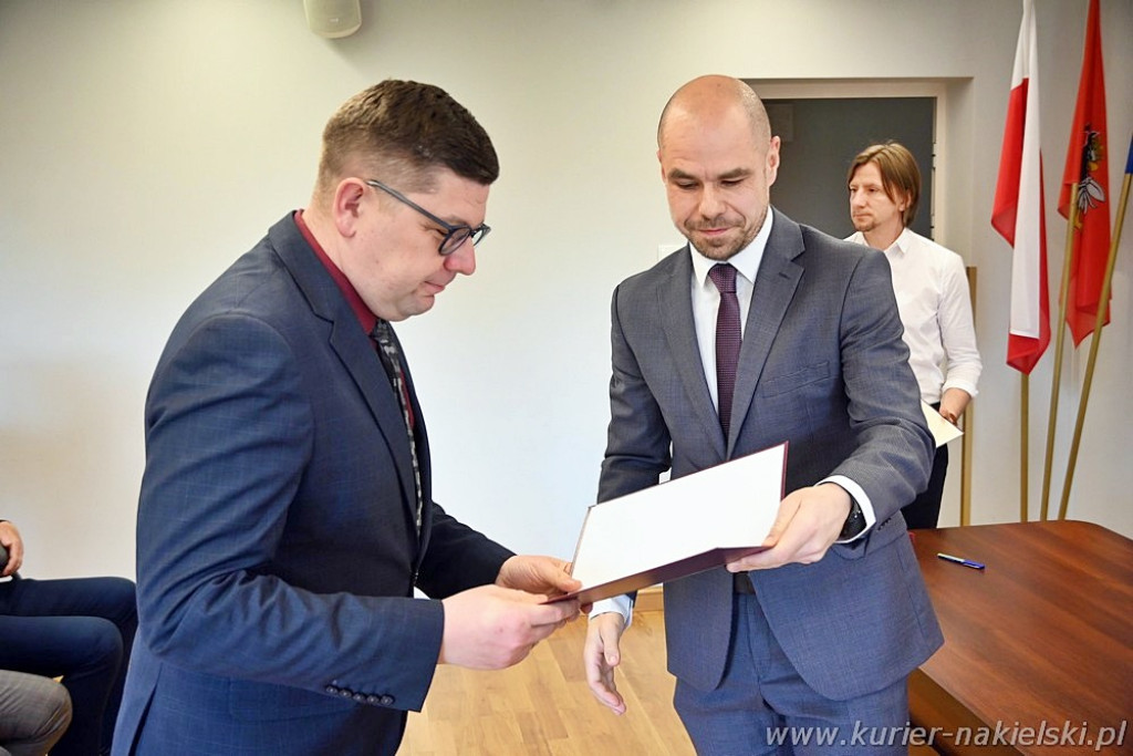 Radni Rady Powiatu Nakielskiego odebrali zaświadczenie o wyborze