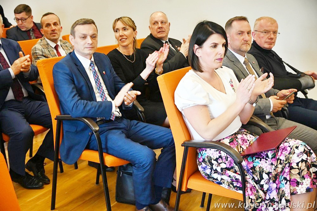 Radni Rady Powiatu Nakielskiego odebrali zaświadczenie o wyborze