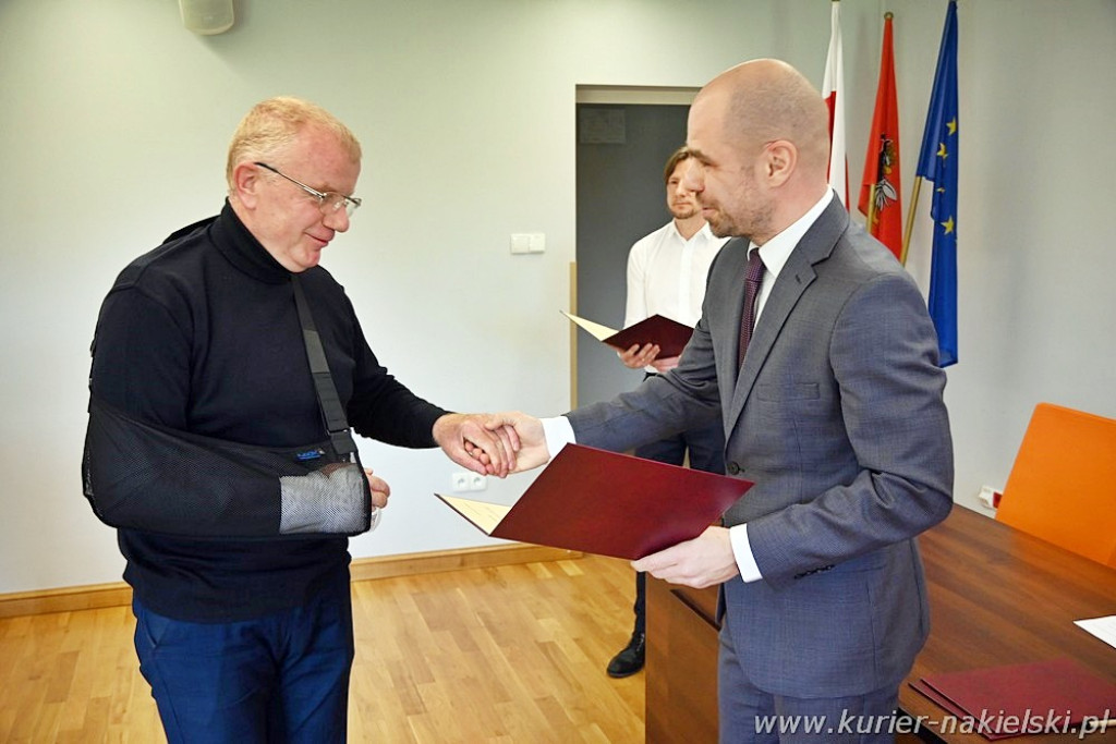 Radni Rady Powiatu Nakielskiego odebrali zaświadczenie o wyborze