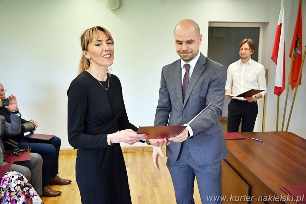 Radni Rady Powiatu Nakielskiego odebrali zaświadczenie o wyborze