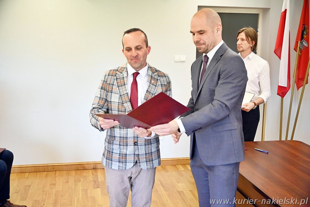 Radni Rady Powiatu Nakielskiego odebrali zaświadczenie o wyborze